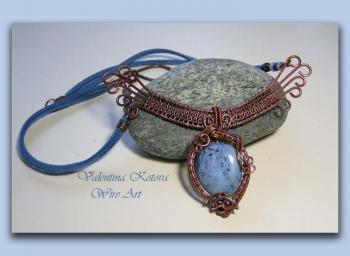 Pendant with lapis lazuli