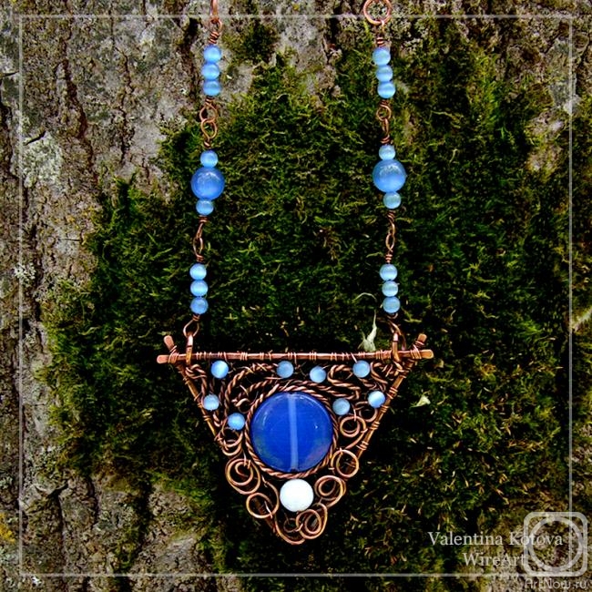 Kotova Valentina. Copper pendant with cat's eye beads and blue chalcedony