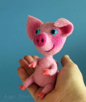 Pig with blue eyes