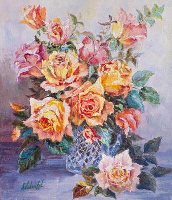 Bouquet of tea roses in a crystal vase. Vlodarchik Andjei