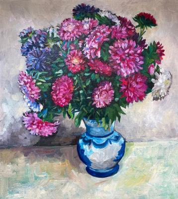 Bouquet of asters in a vase