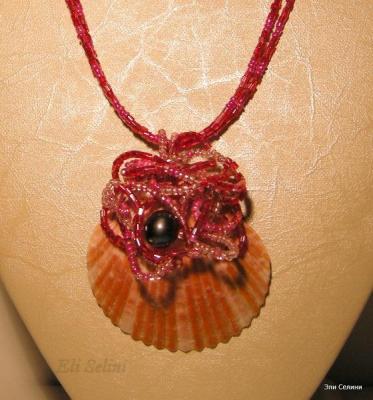 Queen of pink octopuses (pendant in enlarged form). Selini Eli
