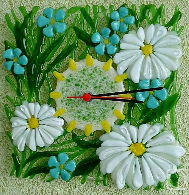 Repina Elena. Openwork wall clock "Flowering marge" glass fusing