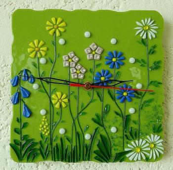 Wall clock for the nursery "Green meadow" glass, fusing