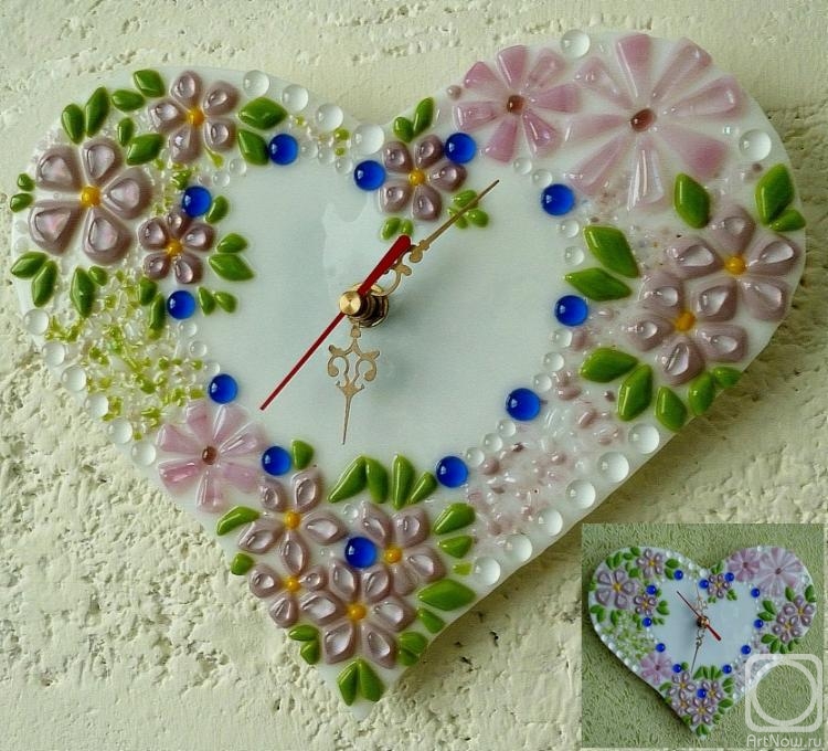 Repina Elena. Wall clock "Valentine card" glass, fusing