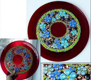 A large dish for the holiday table "Red Summer" glass fusing