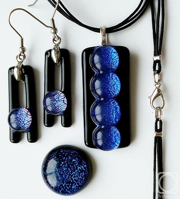 Repina Elena. Jewelry Set "In depth of blue" dichroic glass, fusing