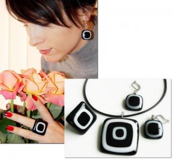 Jewelry Set "Black and white graphics" glass, fusing
