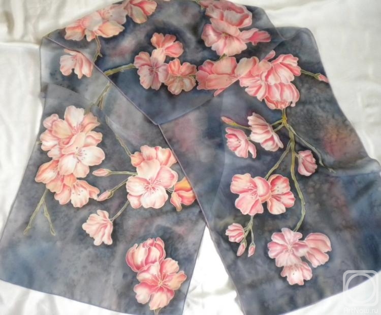 Moskvina Tatiana. Scarf-batik "Sakura blooms"