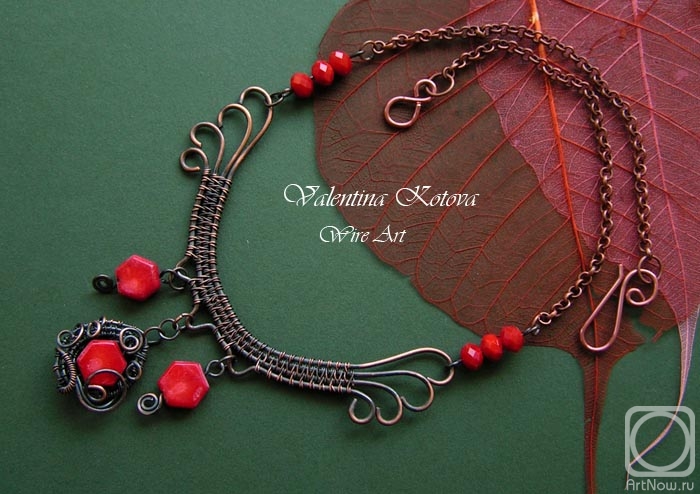 Kotova Valentina. Necklace with coral beads