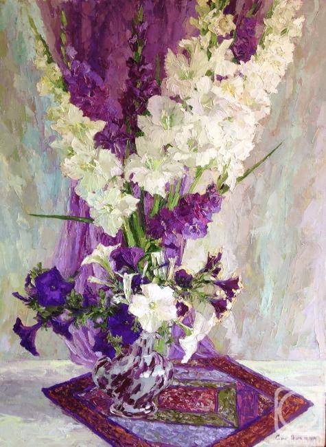Sedyh Olga. White gladioluses