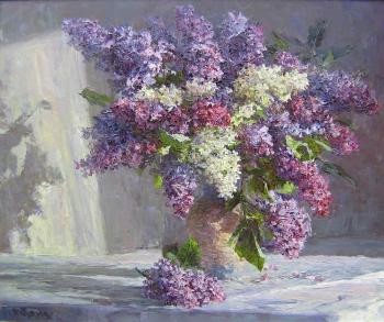 Lilac on the table. Seng Anatoliy