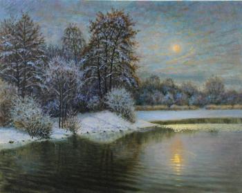 Winter dawn. Lake Svyatoe