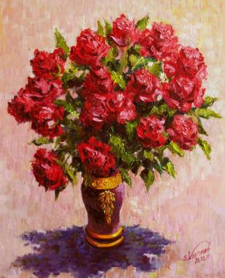 Red roses in a vase elegant. Konturiev Vaycheslav