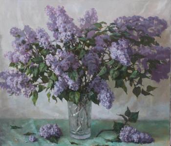 Lilac in a crystal vase