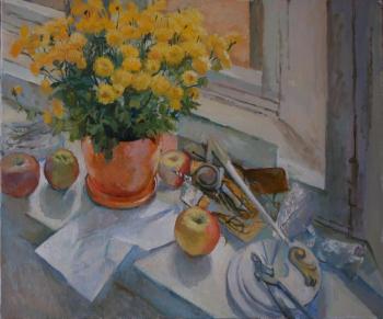 Still life with yellow chrysanthemums