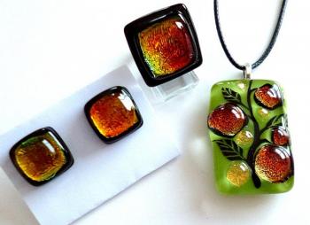 Set of jewelery with dihroik "Ripe apple" glass fusing