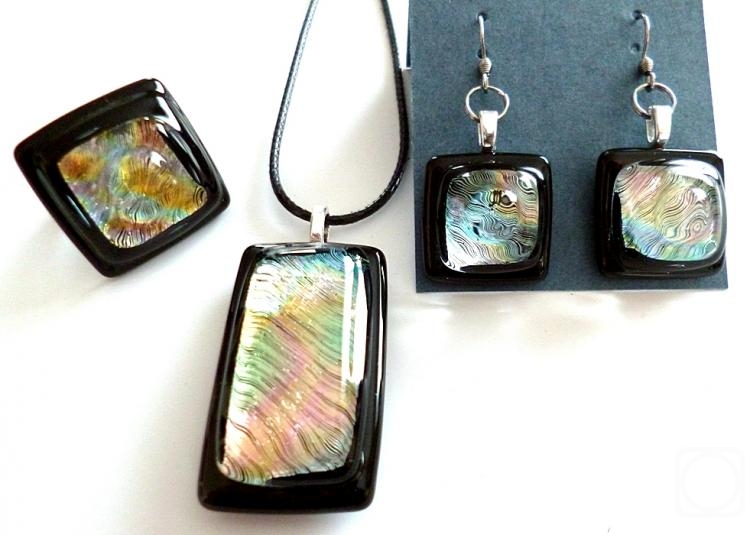 Repina Elena. Set of jewelry "Blowing" dichroic glass fusing