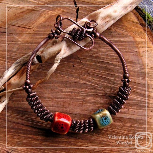Kotova Valentina. Copper bracelet with ceramic beads