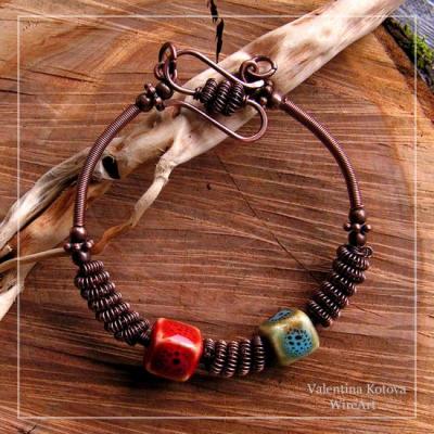 Copper bracelet with ceramic beads (  ). Kotova Valentina