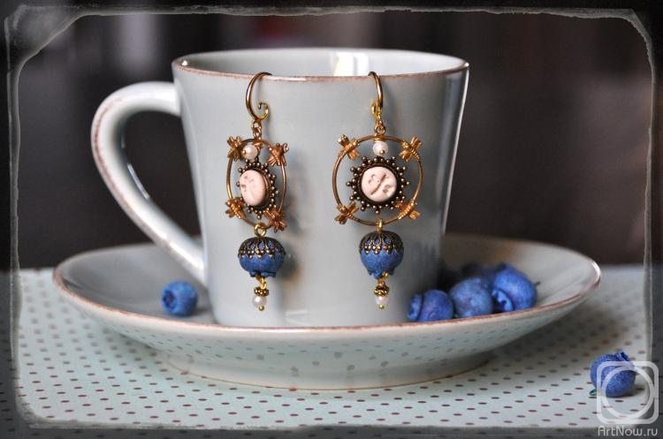Lapygina Anna. Earrings blueberry