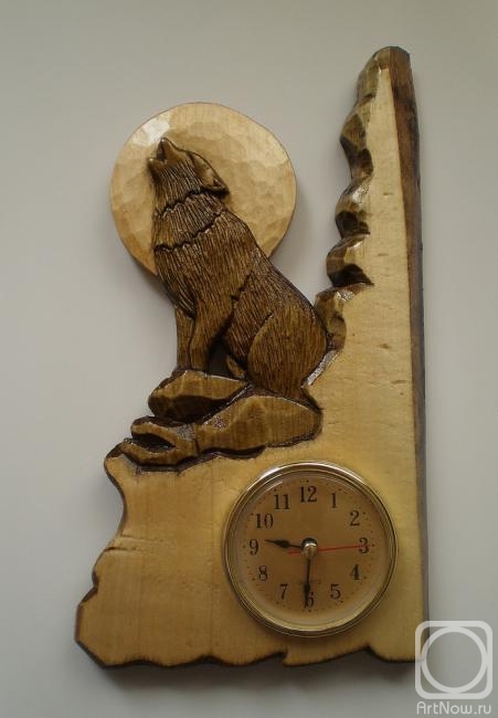 Резные настенные часы "Волк"» авторская работа Петина Михаила (дерево,  резьба) — купить на ArtNow.ru