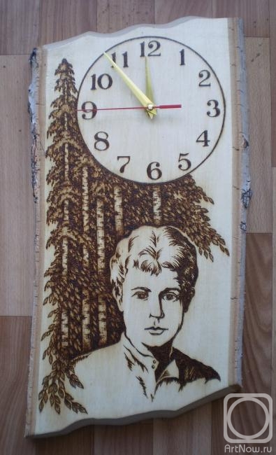 Petin Mihail. Wooden clock "Yesenin"