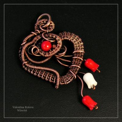 Copper heart pendant with coral beads (Copper Wire Wrap). Kotova Valentina
