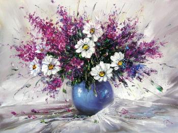 Bouquet with chamomiles in vase