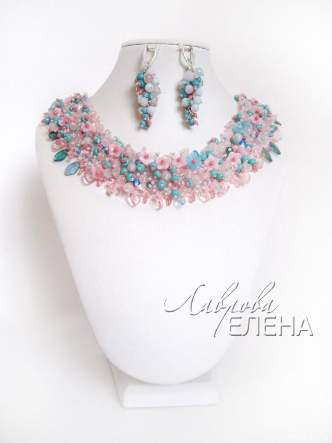 Lavrova Elena. Set of jewelry, necklaces and earrings "Pink bouquet"