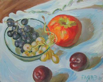 Dobrovolskaya Gayane Khachaturovna. Apple, plums, grapes