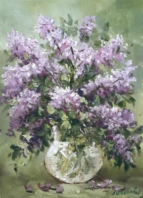 Bouquet of lilac in a glass vase N2