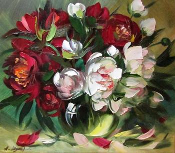 White and Bordeaux Peonies. Schubert Albina