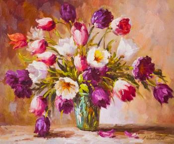 Bouquet of tulips in a glass vase. Vlodarchik Andjei