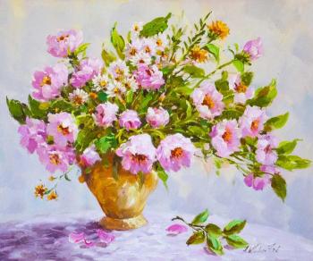 Spring bouquet in a clay vase. Vlodarchik Andjei