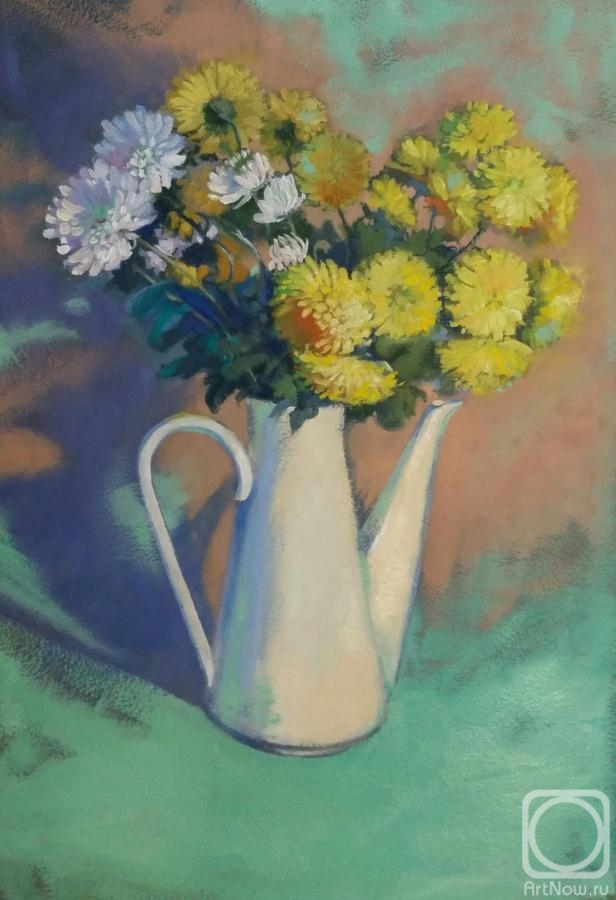 Bekirova Natalia. Chrysanthemum in the light of the lamp
