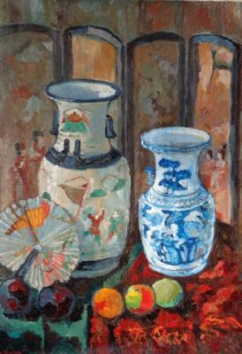 Vases with a fan of ancient China. Rogov Vitaly