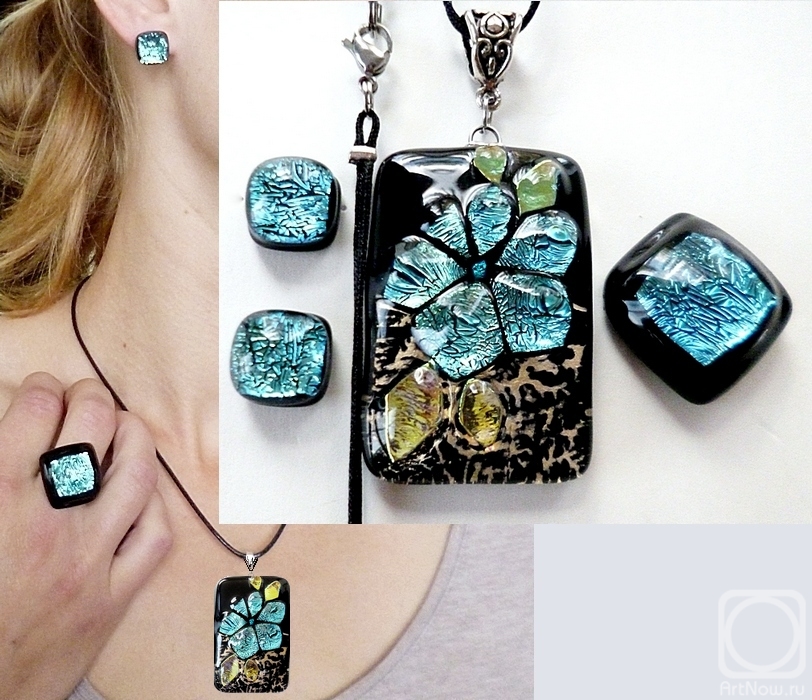 Repina Elena. A set of jewelry made of fused glass with dichroic "Snowdrop" glass fusing
