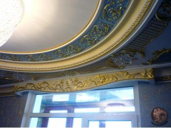 The painting of the cornice and the ceiling in the living room