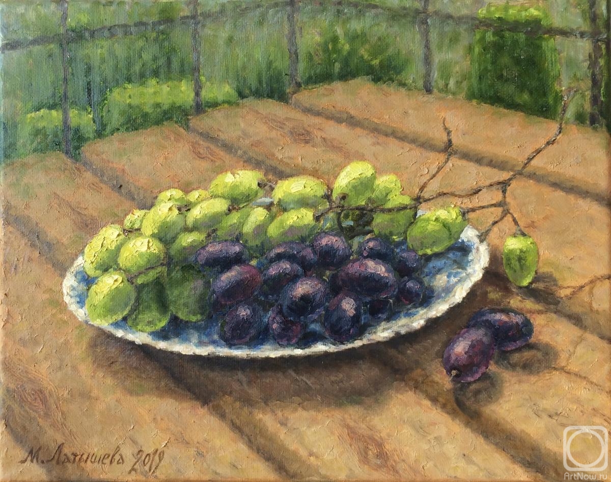 Latysheva Maria. Still life with grapes