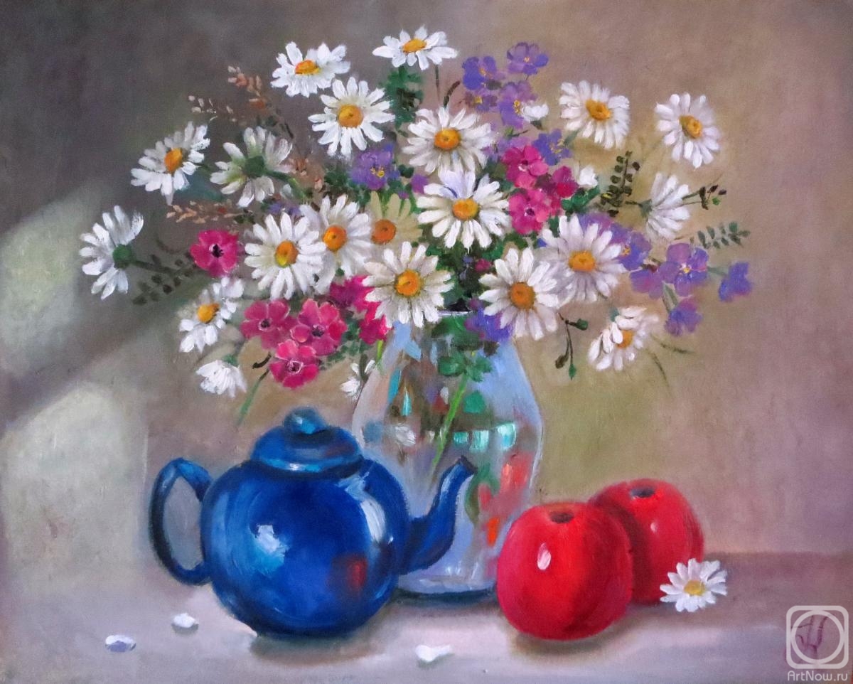 Kropacheva Elena. Still life with daisies and a blue kettle