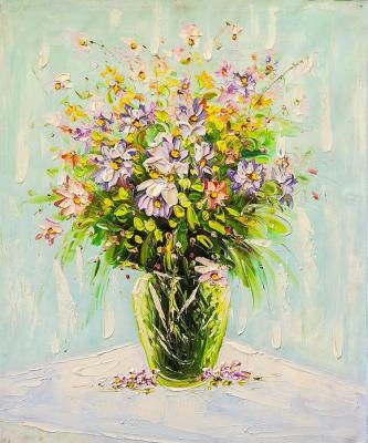 Spring bouquet in a glass vase. Vlodarchik Andjei