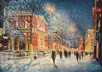 How the snow glistens in the glow of the lanterns (Moscow City Hall). Razzhivin Igor