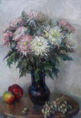 Still life with chrysanthemums and grapes