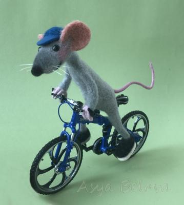 I want to ride my bicycle (Great Mouse). Belova Asya