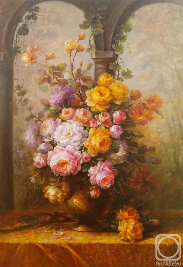 Kamskij Savelij. Luxurious bouquet of roses on the background of columns