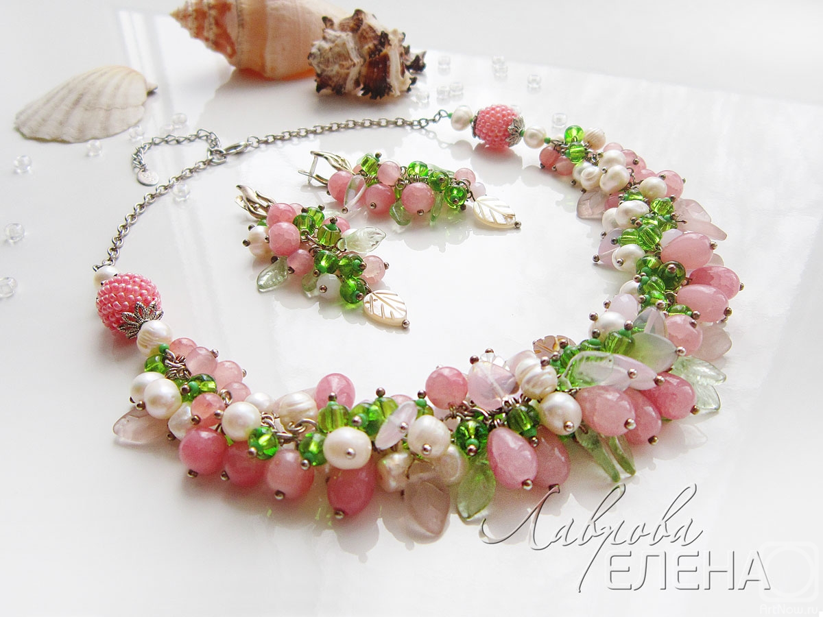 Lavrova Elena. Set of jewelry "Crimean roses"