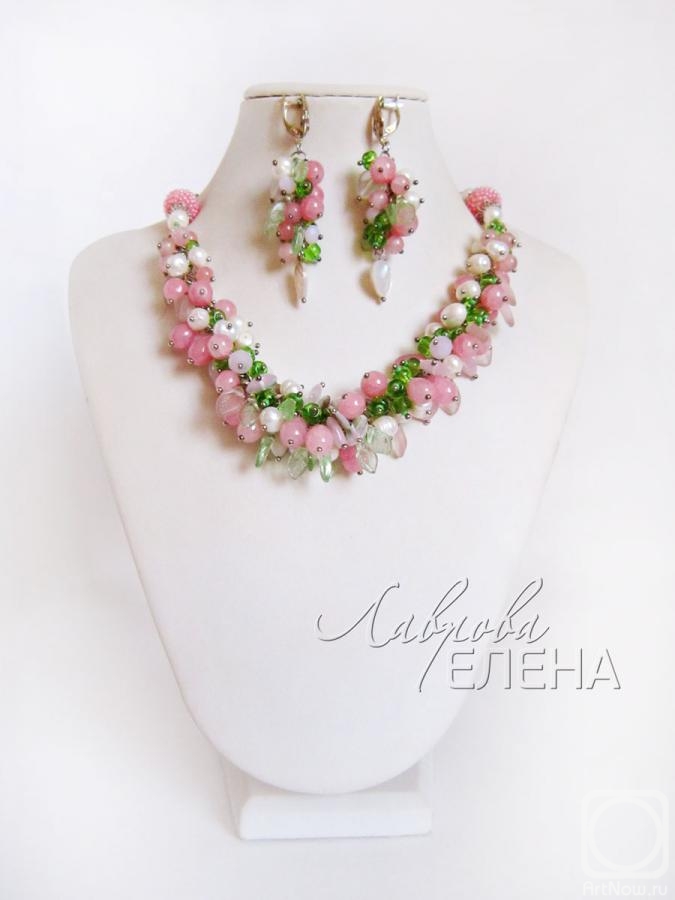Lavrova Elena. Set of jewelry "Crimean roses"