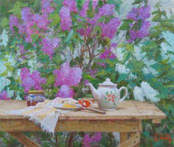 Under the red and white lilacs