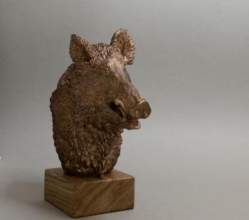  (Boar Sculpture).  